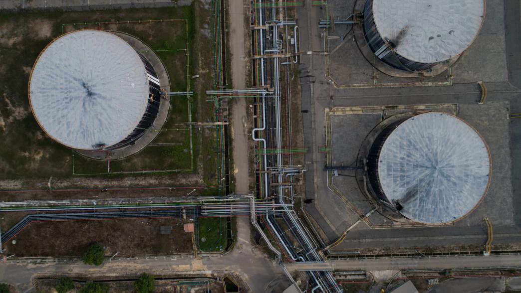 Aerial photo of a large oil refinery facility in Colombia
