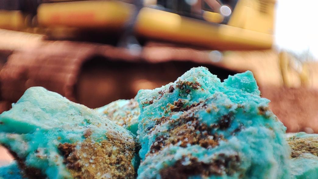 Nickel laterite deposits in open pit mines