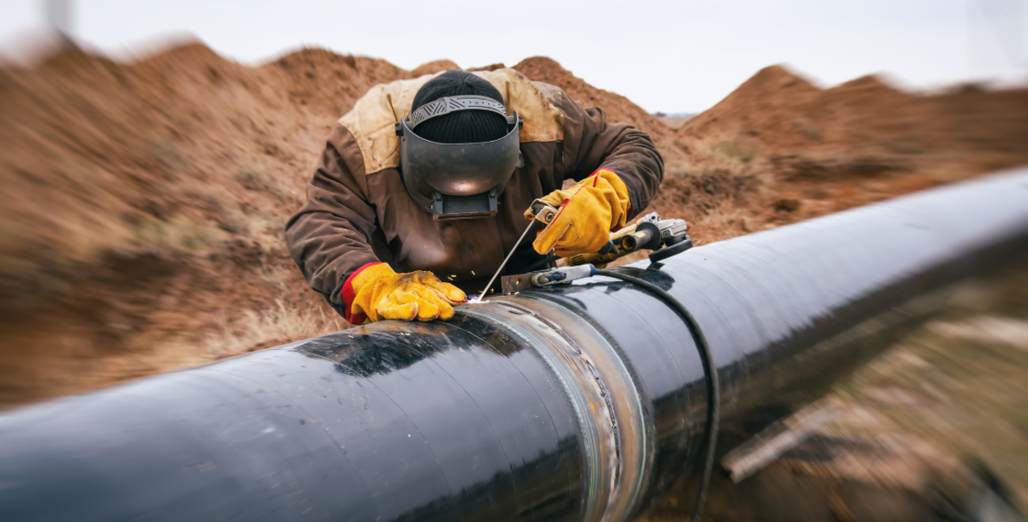 Worker working on the gas pipeline