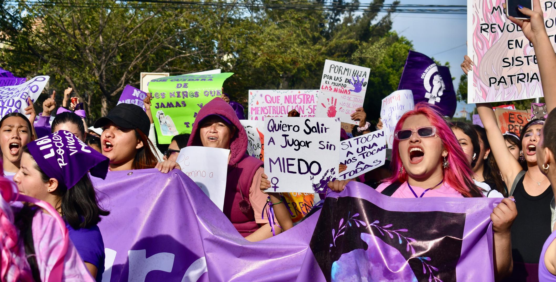Female protesters in Mexico