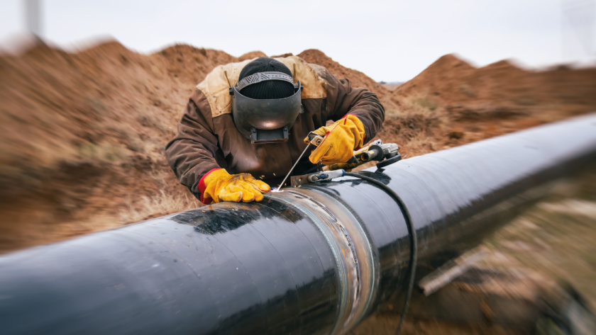 Worker working on the gas pipeline