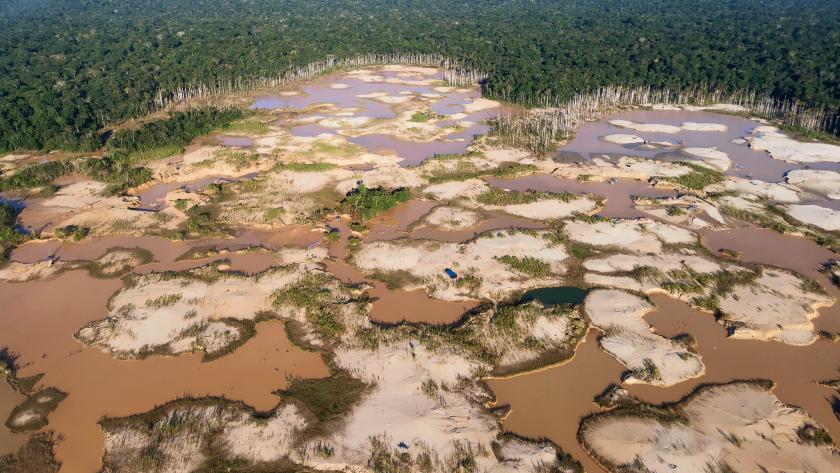 Combate Minería ilegal en la Amazonía. PCM_Perú