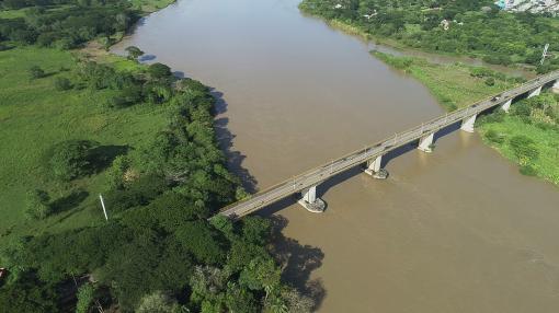 Bridge in Río Magdalena, Colombia