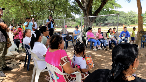 Comunidad dialogando