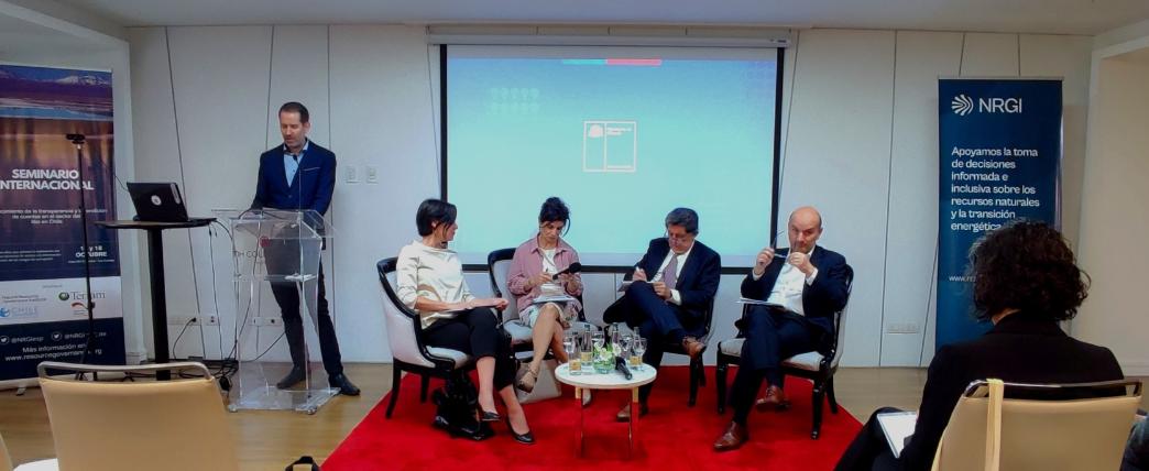 Experts gather to discuss the future of the lithium industry in Chile at a seminar organized by NRGI, Chile Transparente, GIZ GmbH, and Terram Chile, with government and civil society representatives.