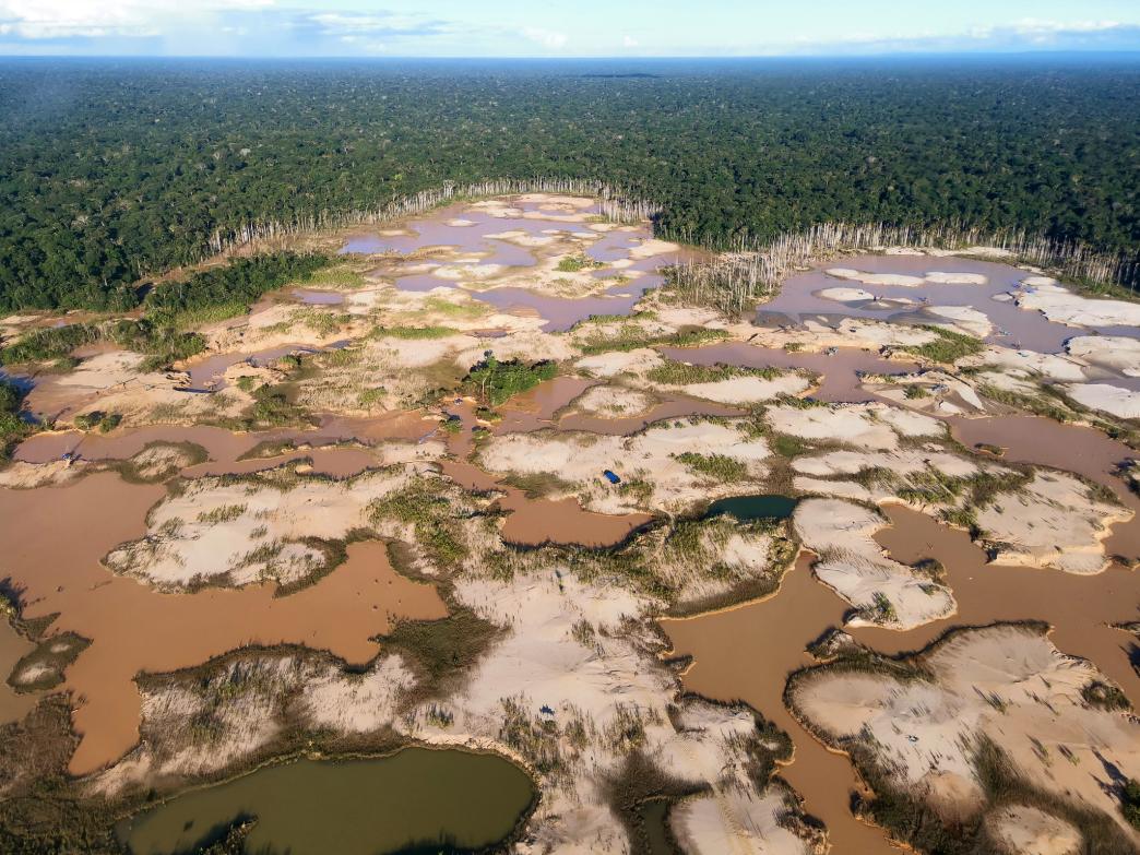 Combate Minería ilegal en la Amazonía. PCM_Perú